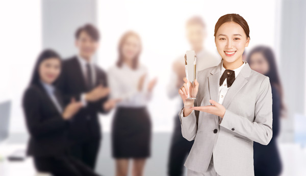 深入了解行業(yè)趨勢，優(yōu)化企業(yè)戰(zhàn)略決策