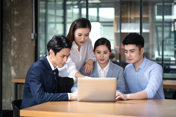 全面薪酬戰(zhàn)略實施：提升員工滿意度，提升企業(yè)績效