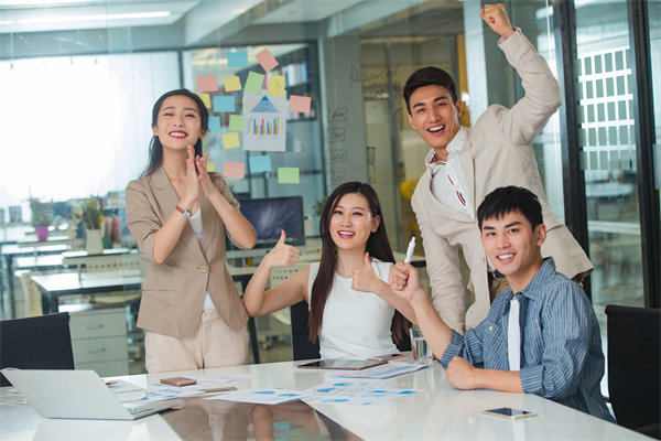 社會責(zé)任與績效管理：承擔(dān)社會責(zé)任，提升企業(yè)形象