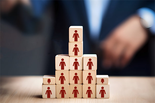 企業(yè)的發(fā)展戰(zhàn)略不僅僅是老板一個(gè)人的問題，還有誰？