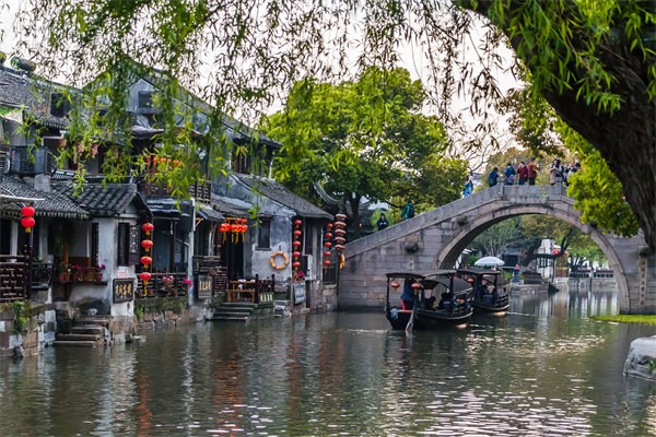 管理咨詢?nèi)绾沃μK州企業(yè)制定并執(zhí)行戰(zhàn)略規(guī)劃？