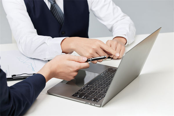如何通過績效咨詢提升企業(yè)的整體運營效率？