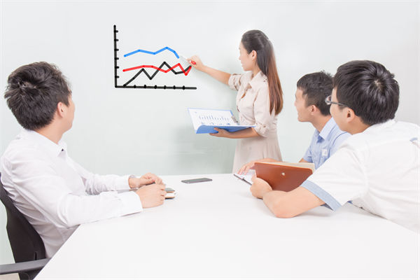 績效咨詢過程中，如何確保咨詢方案的落地實(shí)施？