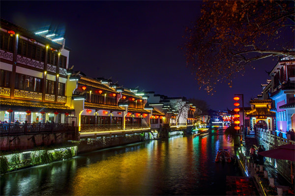 企業(yè)發(fā)展陷入瓶頸，南京戰(zhàn)略咨詢公司如何定制破局突圍方案？